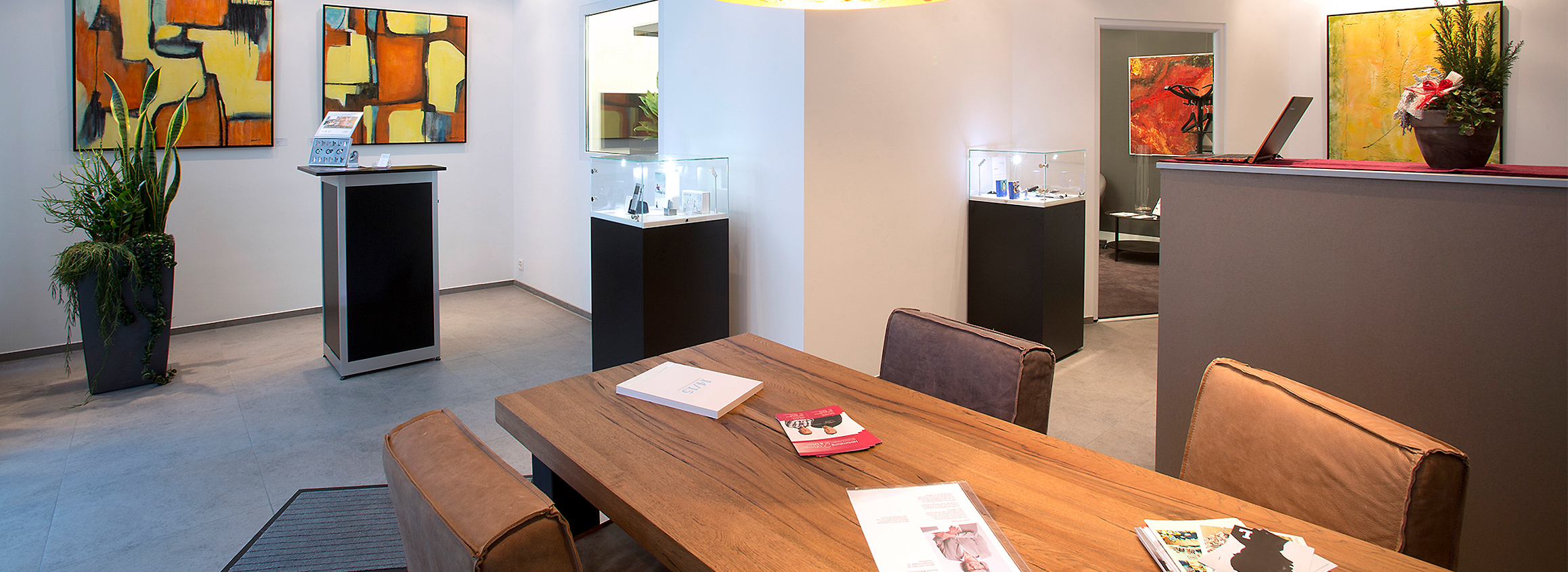 Imposantes Villenanwesen mit Schwimmbad und Seeblick in Traumlage